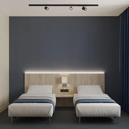 Breeze Victoria Hotel *