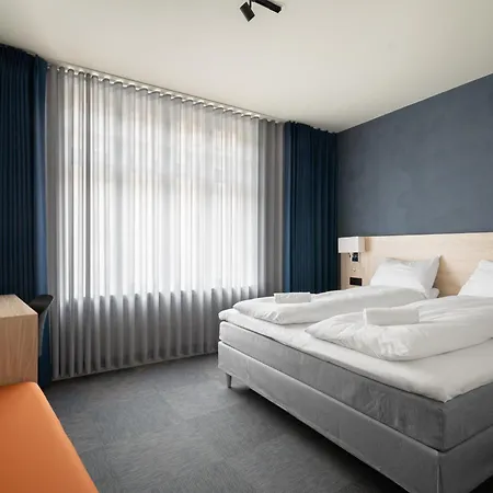 Breeze Victoria Hotel *