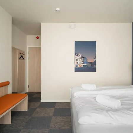 Breeze Victoria Hotel *