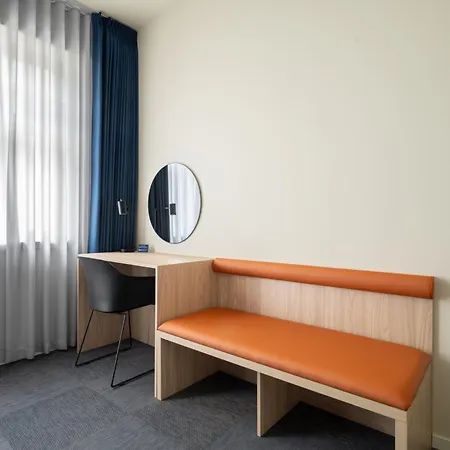 Breeze Victoria Hotel *